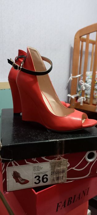 Продам. Женская обувь