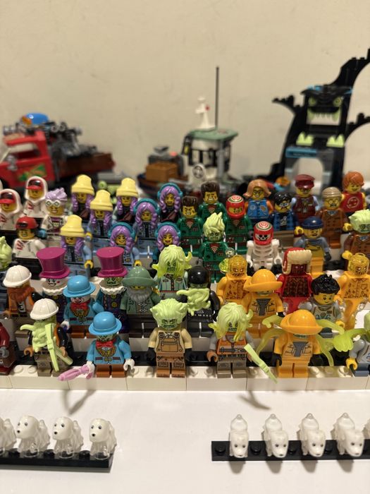 Lego Hidden Side Minifigures 250€ за всичко