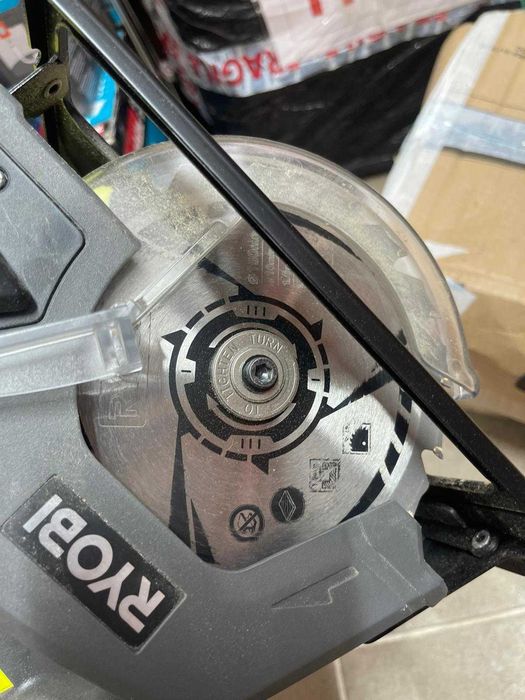 Fierăstrău circular fără fir RYOBI R18CSP-0 18V ONE+ – lamă de 150 mm, reglare adâncime și unghi de tăiere înclinat 0-50°, ergonomic
