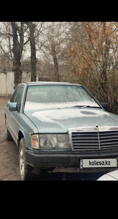 Mercedes.        190.