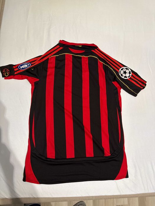 Tricou Milan 2007 home finala champions league cu badgeuri