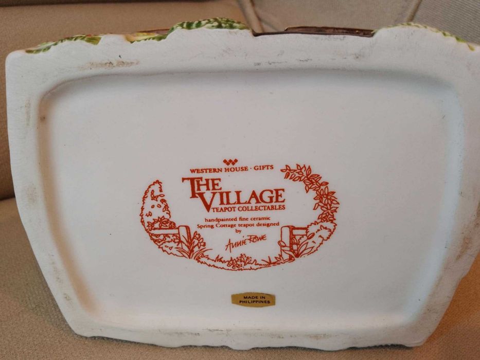 Порцеланов чайник "Къща"