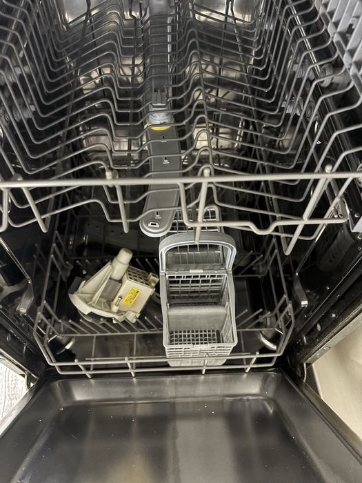 Продам посудомоечную машину Hotpoint-Ariston