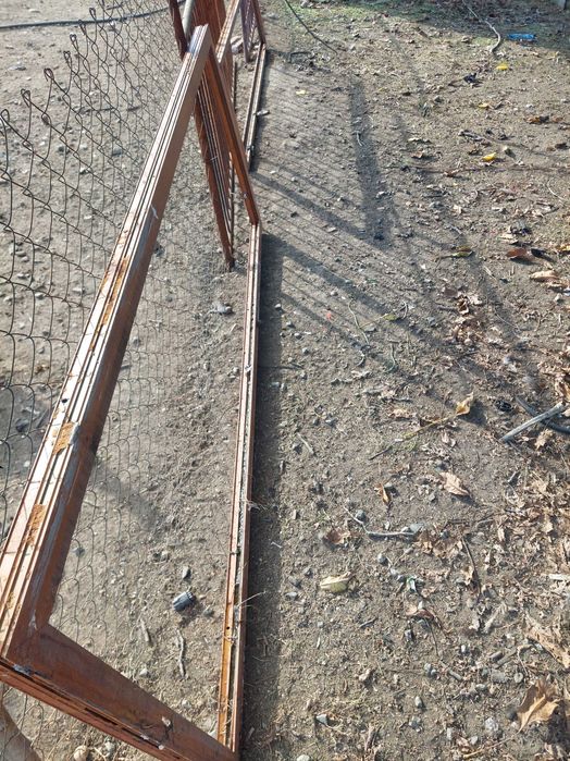 Кафява алуминиева дограма