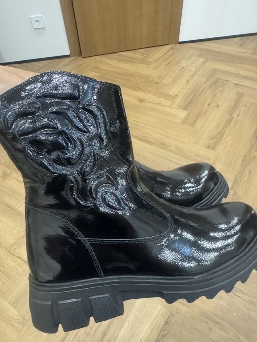 Продам обувь детскуб кожаную