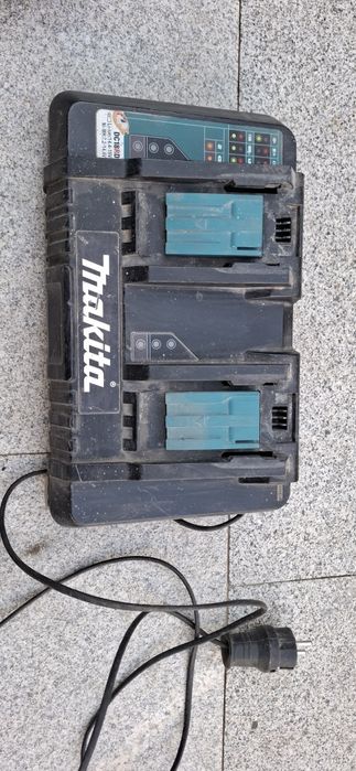 Incarcator makita dublu