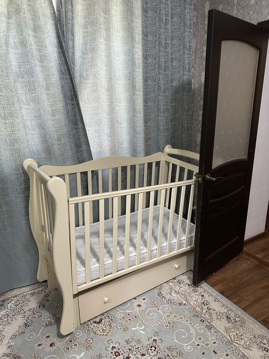 Детская  кровать маятник