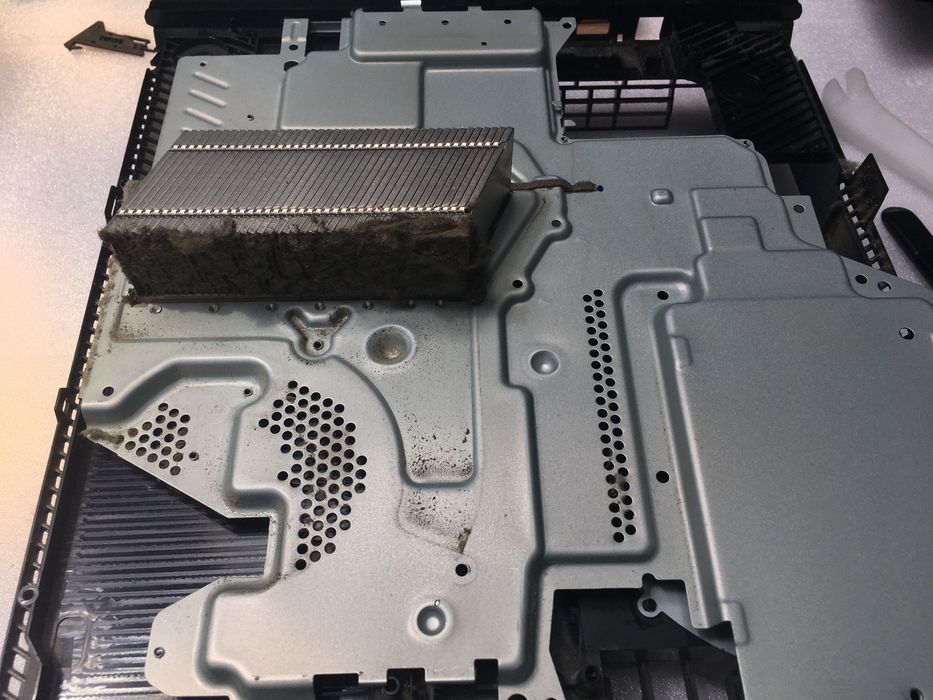 Reparatii / curatare console  PS4, XBOX,  service controllere Voluntar