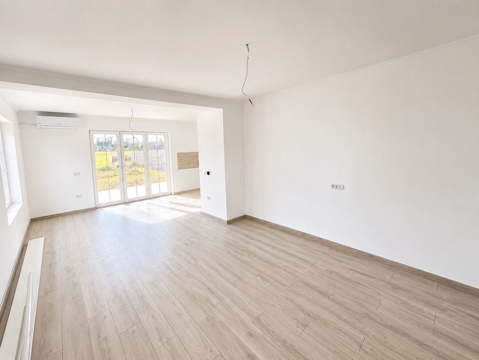 Duplex nou 88 mp utili | 2 dormitoare | Total teren 370 mp | Terasă acoperită 18 mp | 153.000 € TVA inclus