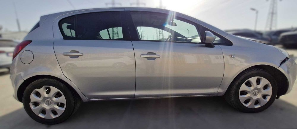 Dezmembrez Opel Corsa D 1.3D 75 CP cod motor Z13DTJ 5+1 trepte E 4 2010