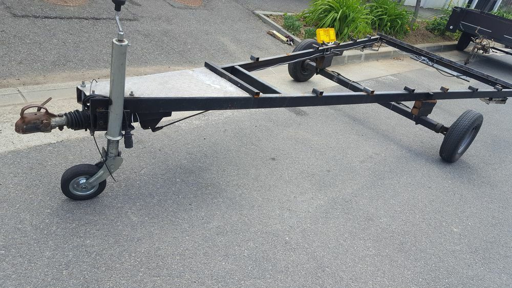 Remorci ușoare de vânzare