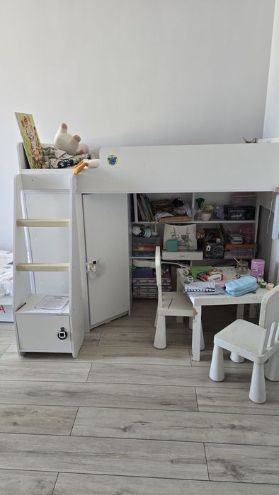 Кровать и шкаф детский