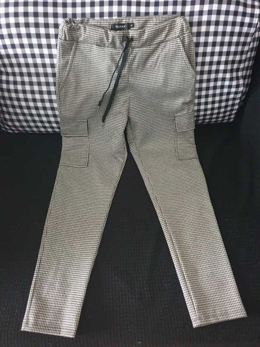 Pantaloni Today,marimea L dar sunt mai mici,noi fara eticheta