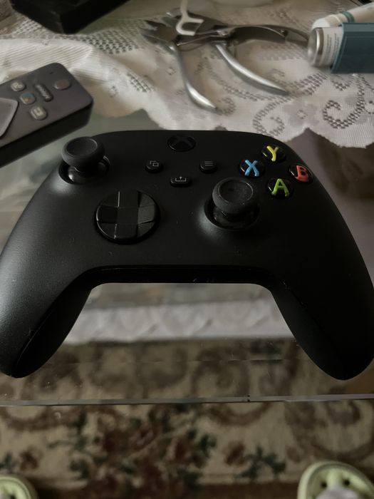 Vand controller xbox folosit foarte putin