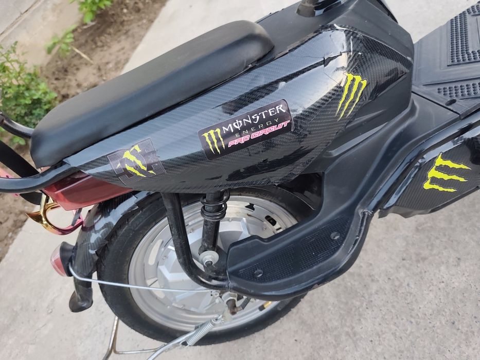 Продам электроскутер SK8