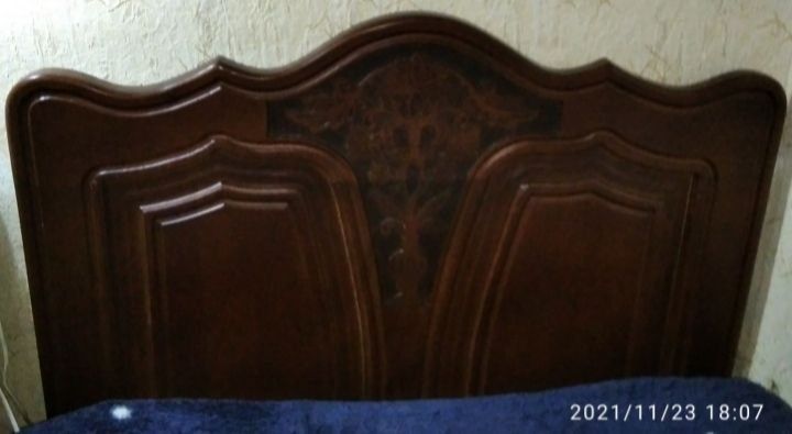 Продаю кровать ,  ручной работы,дерево.