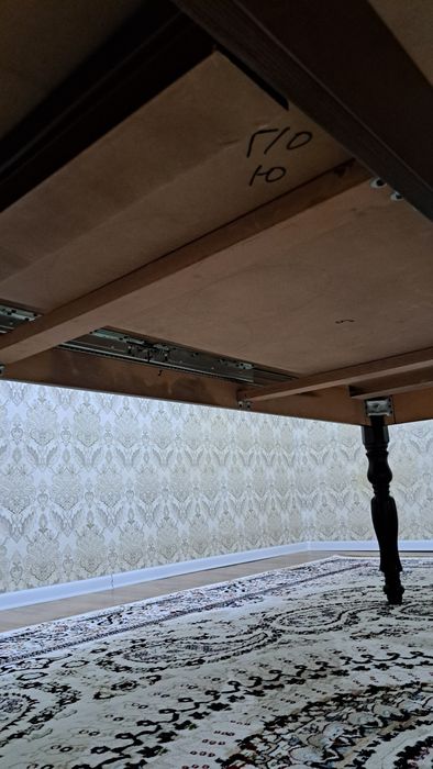 Продаётся стол со стульями