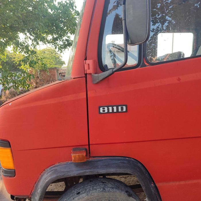 Mercedes-Benz 811
