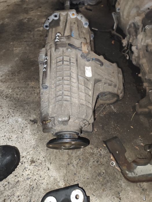 Раздатъчна кутия Infinity fx45s -313кс-2005г