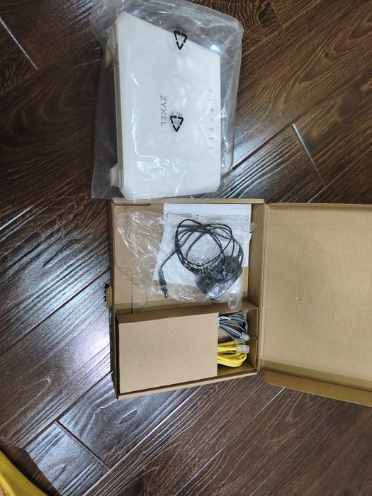 двухдиапазонный Wi-Fi роутер Zyxel EMG5523-T50B