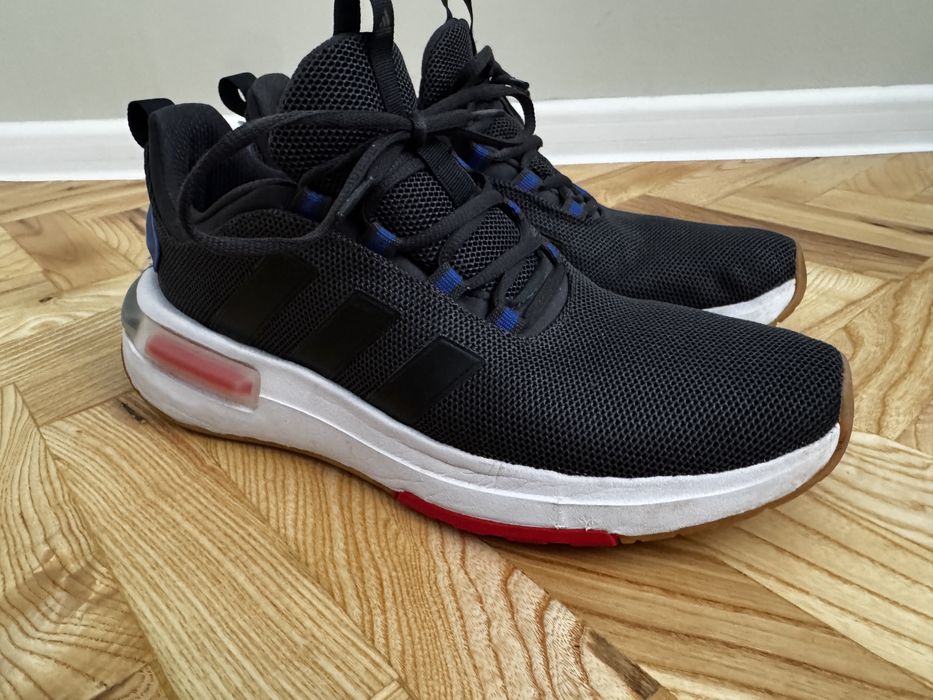 Маратонки Adidas и Puma