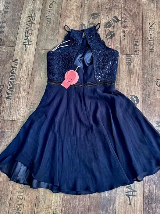 Къса официална рокля