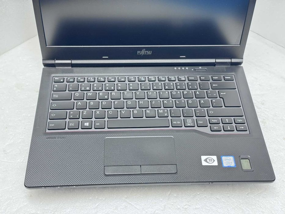 Реновиран Fujitsu LIFEBOOK E549 i5-8265U 16GB 260GB NVMe гаранция