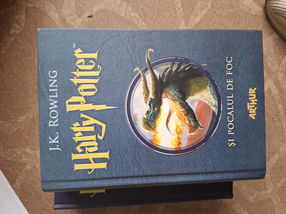 Vand cărți Harry Potter