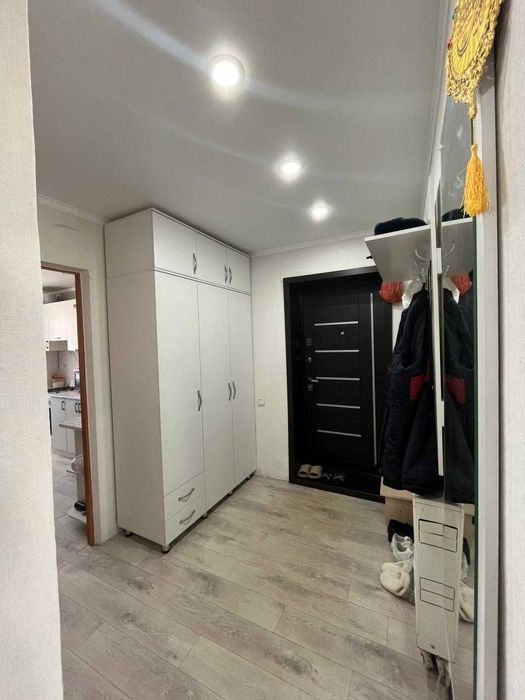 Продам 3, кирпич, НИШ
