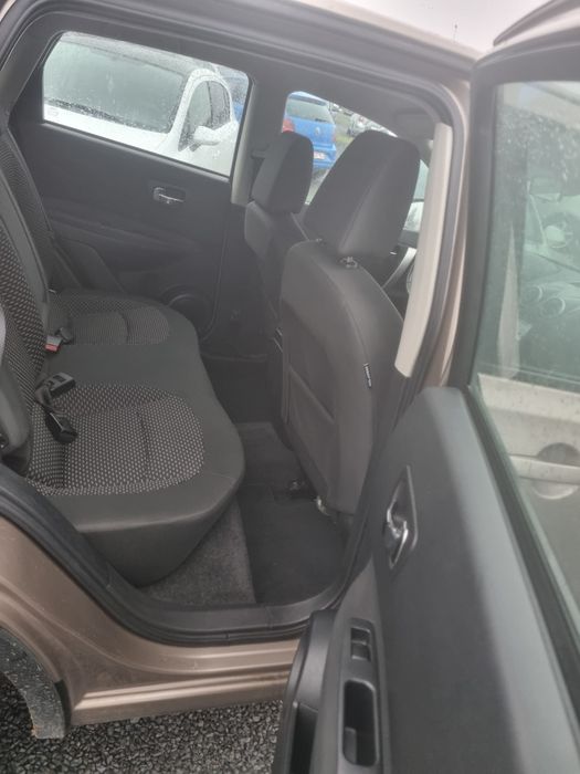 Vand Nisan qashqai +2