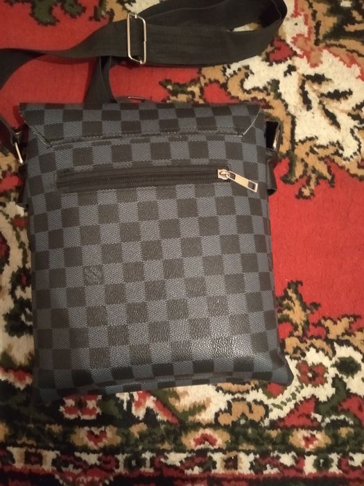 Sumka sotiladi srochna.