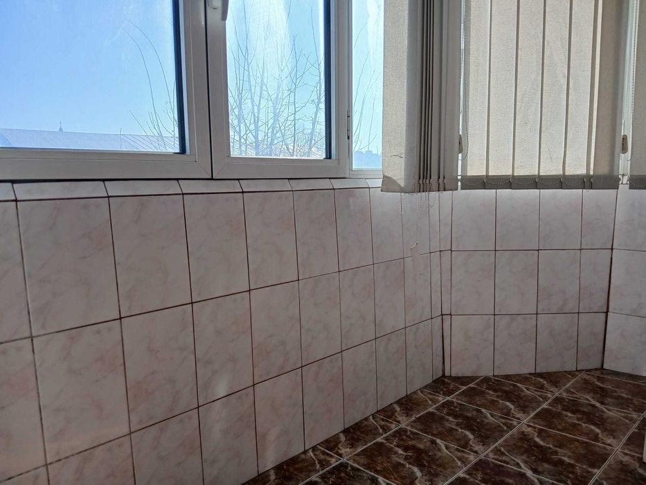 inchiriez apartament decomandat