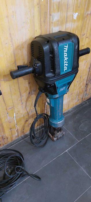 Ciocan demolator Makita si Milwaukee