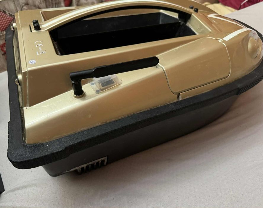 Рибарска лодка за захранка PRISMA