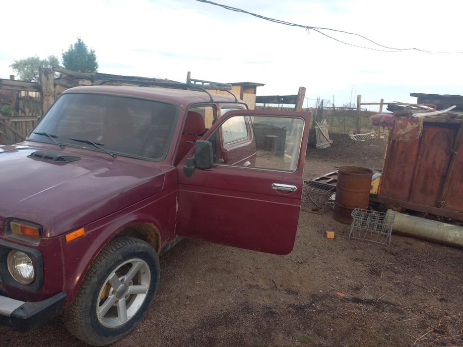 Продам машина Нива 2004год