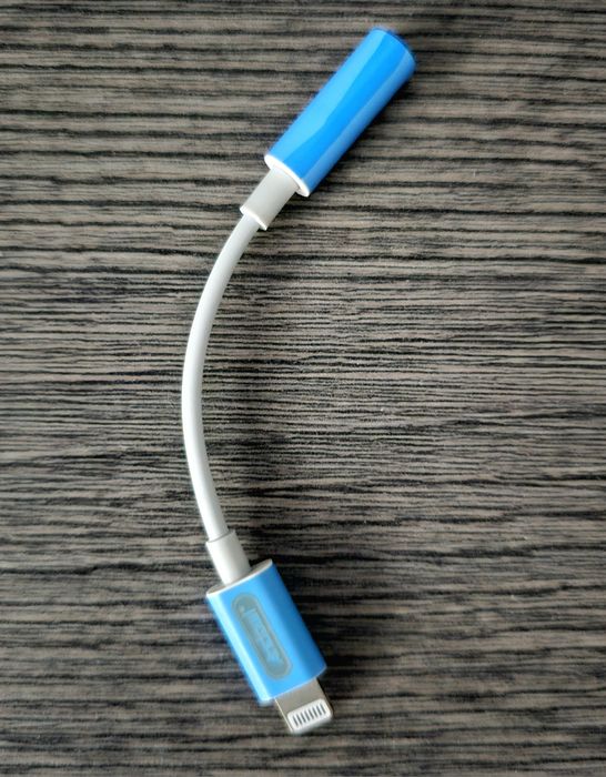 iPhone 11 pro - huse,căști,adaptor audio,cablu