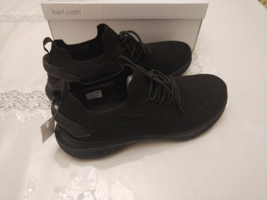 Кроссовки новый размер 43