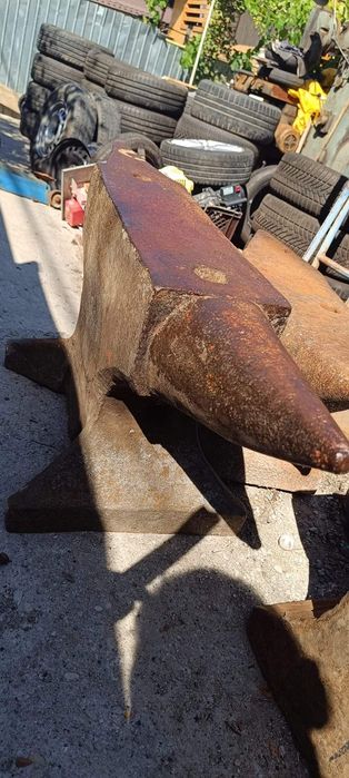 O veche și utilă nicovală de peste 200kg