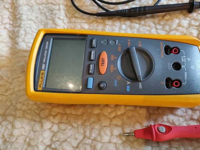 Tester de izolație Fluke 1507 – stare excelentă, cu accesorii