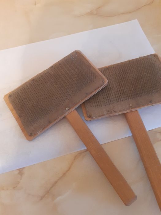 Инструмент для расчёсывания ангоры, шерсти.