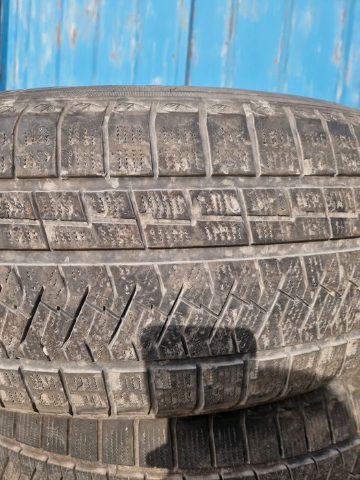 продам зимние шины липучки. размер 235/60/R19