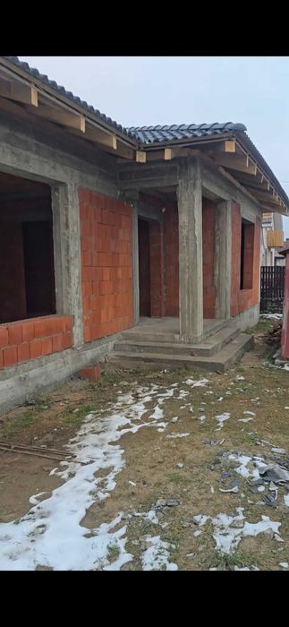 Casa la rosu in Cheriu