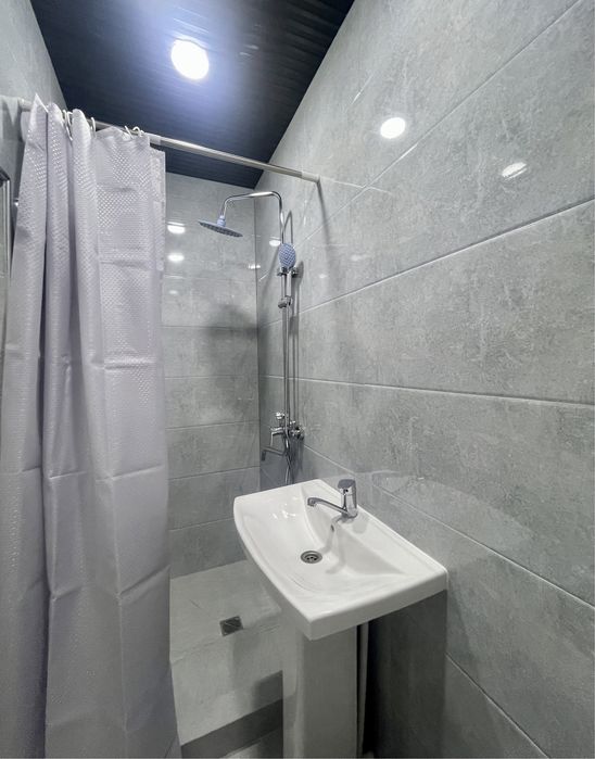 Boburkhan Hostel yangi va shinam registon yaqinida