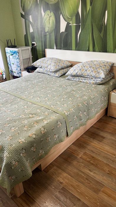 Кровать двуспальная, шкаф для одежды