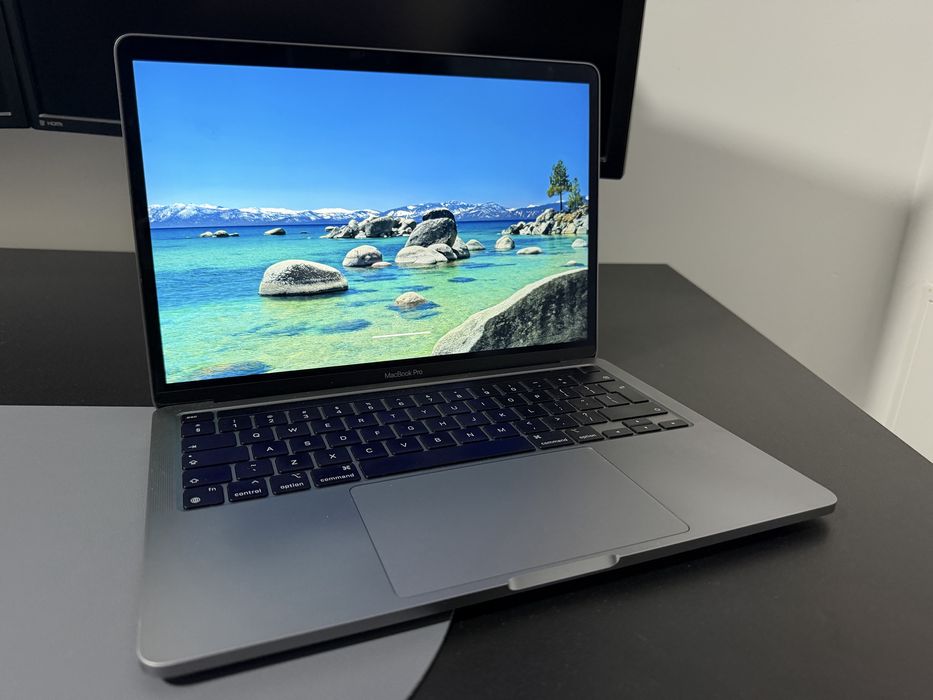 Apple MacBook Pro 256 GB 8GB RAM
