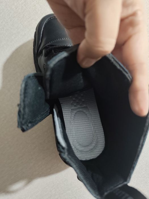 Продам детские кожаные ботинки