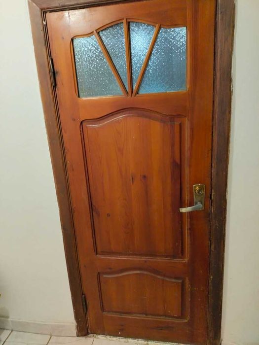 Продам деревянную дверь