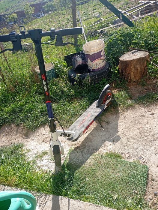Trotineta electrica Aprilia Esrz