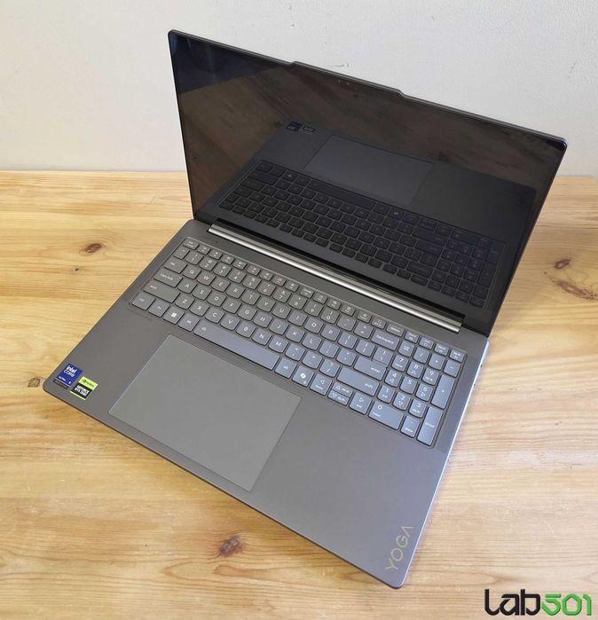 Laptop Lenovo Yoga Pro 9 16" 2.8K OLED Ultra 9 32GB Ram RTX 5050 1TB