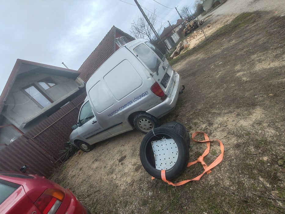 Vand sau schimb caddy 1.9tdi și una cea roșie 1.9 sdi